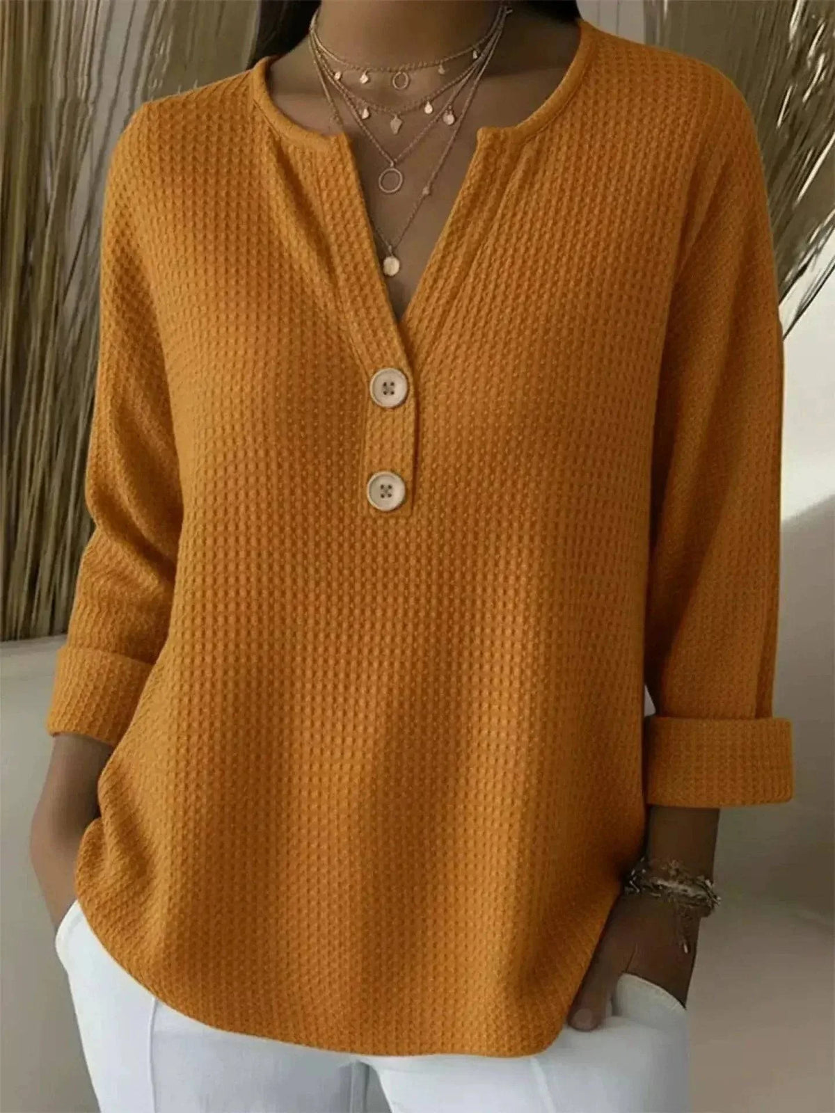 Lucía | Playera Henley Gofrada con Botones