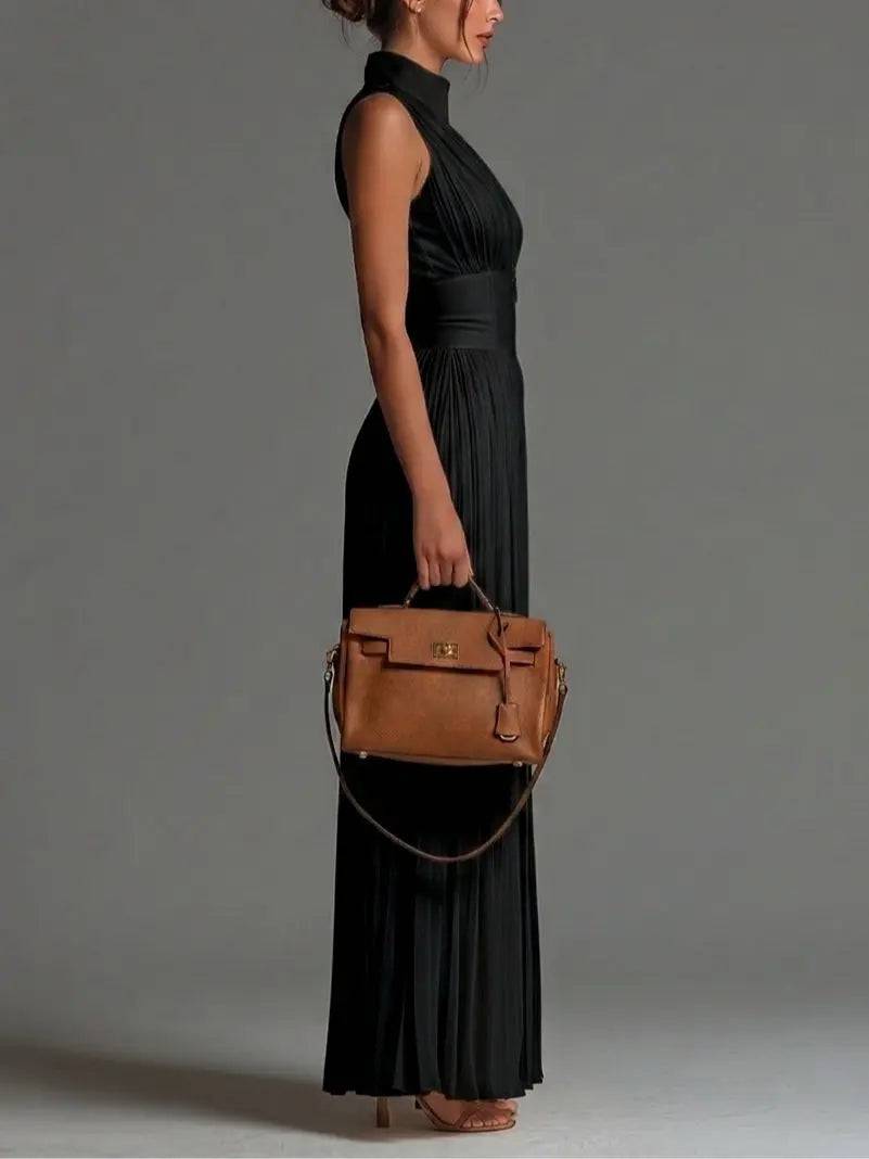 Jumpsuit negro sin mangas con escote en V