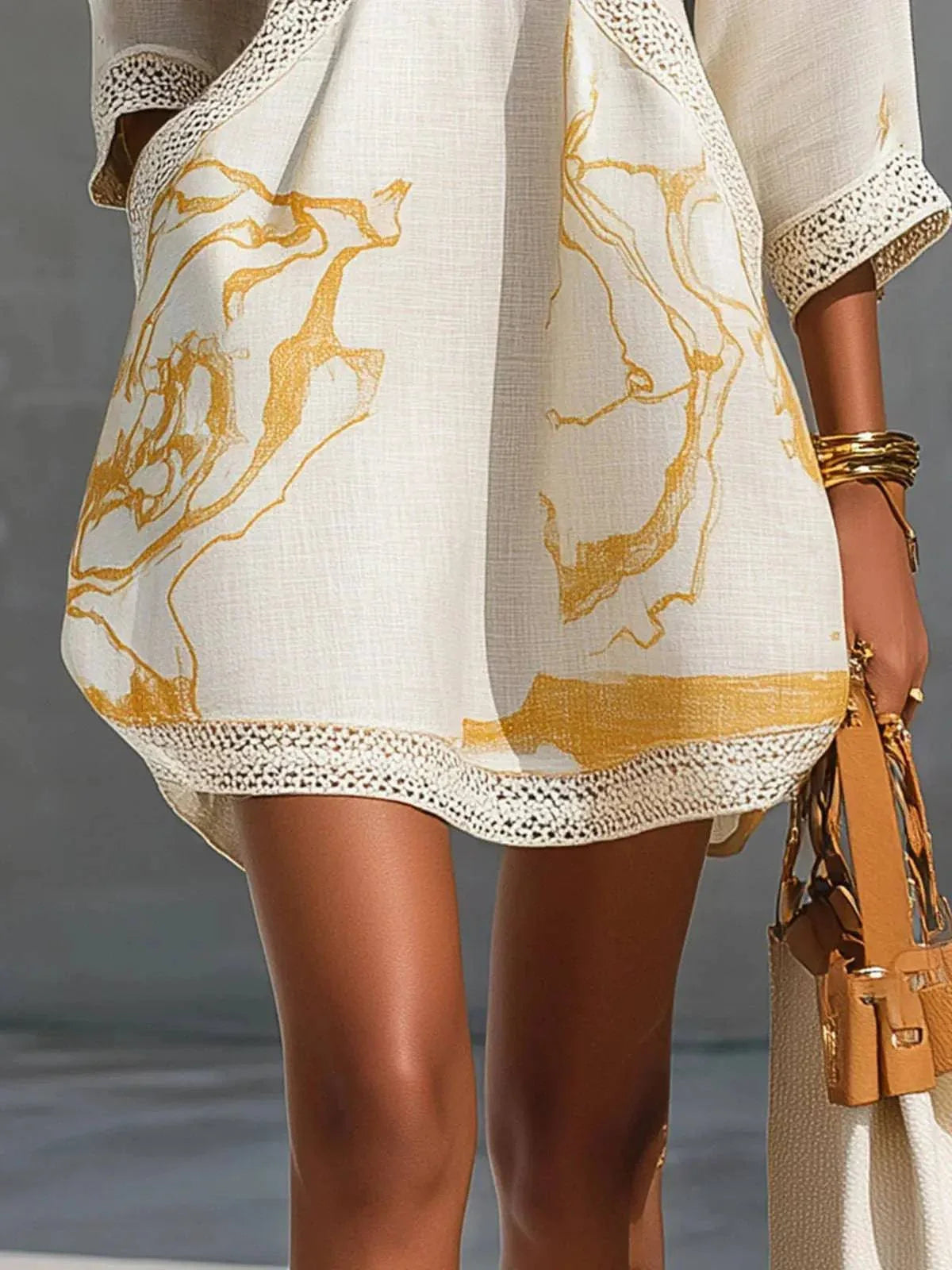 Renata | Vestido de Encaje Dorado Escote V