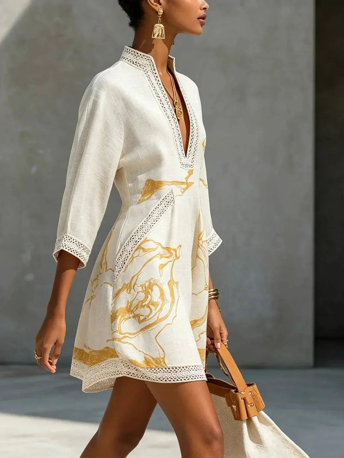 Renata | Vestido de Encaje Dorado Escote V