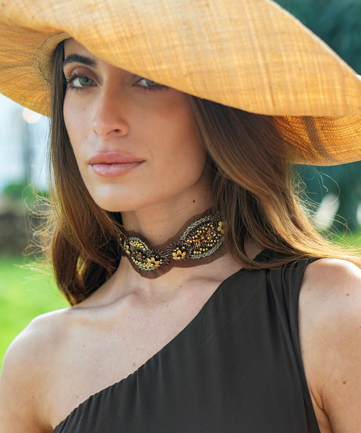 Choker Lira