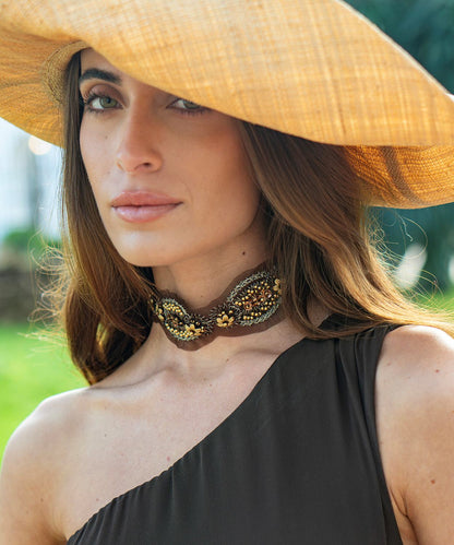 Choker Lira
