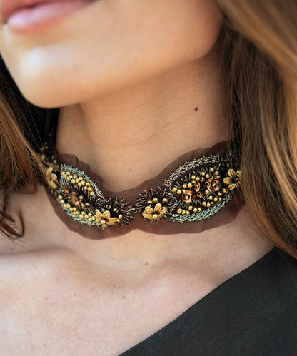 Choker Lira
