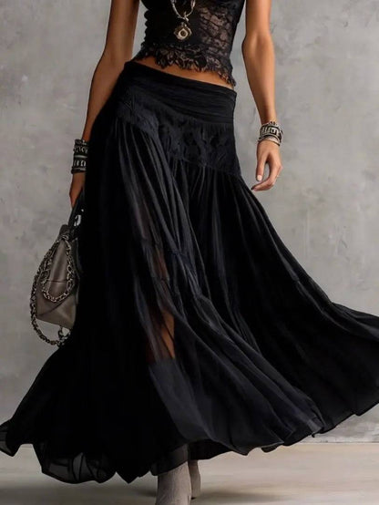 Conjunto de Encaje Negro y Falda Plisada